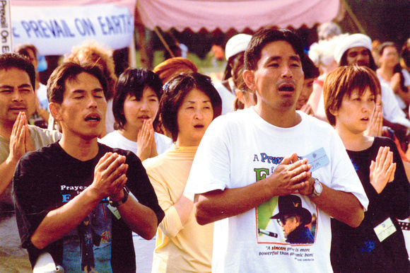 0180: Shinji Shumeikai in Prayer