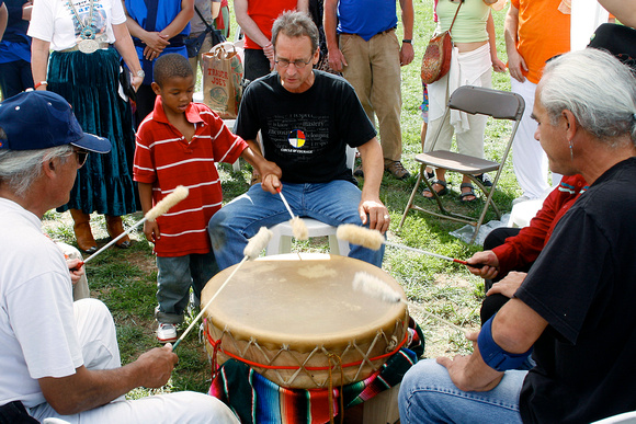 1068: Helping a Child to Drum the Ceremonial Drum