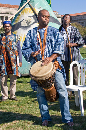 860: Okomfo Kofi Kyerematen Zulu playing the Djembe