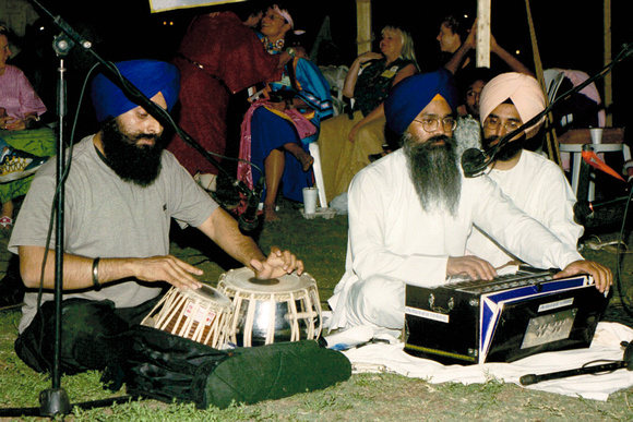 0862: Sikhs Chanting Devotional Songs, Self-Accompanied by Traditional Tabla and Harmonium